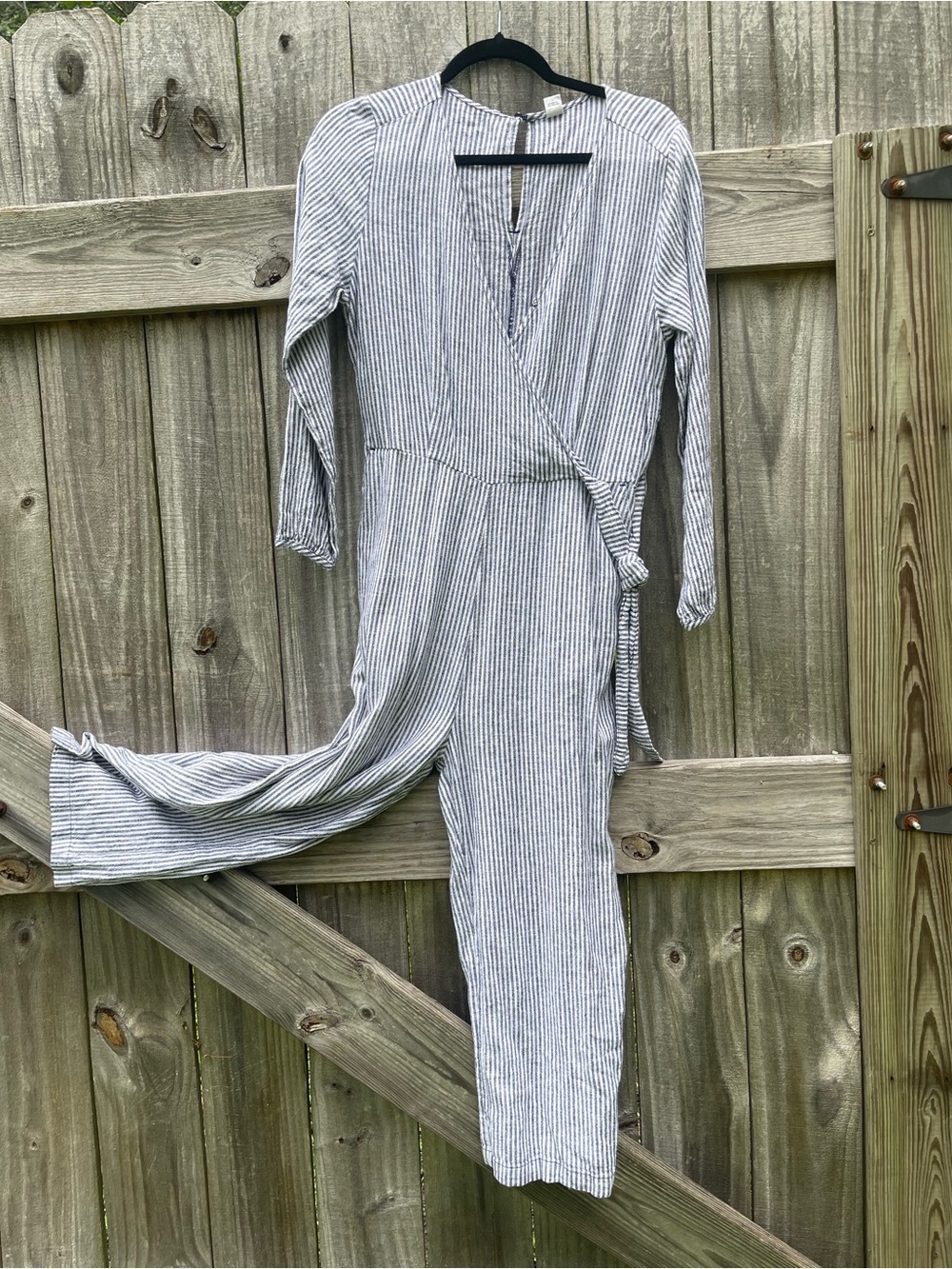 Old Navy Striped Wrap Jumpsuit in White and Navy Size M
